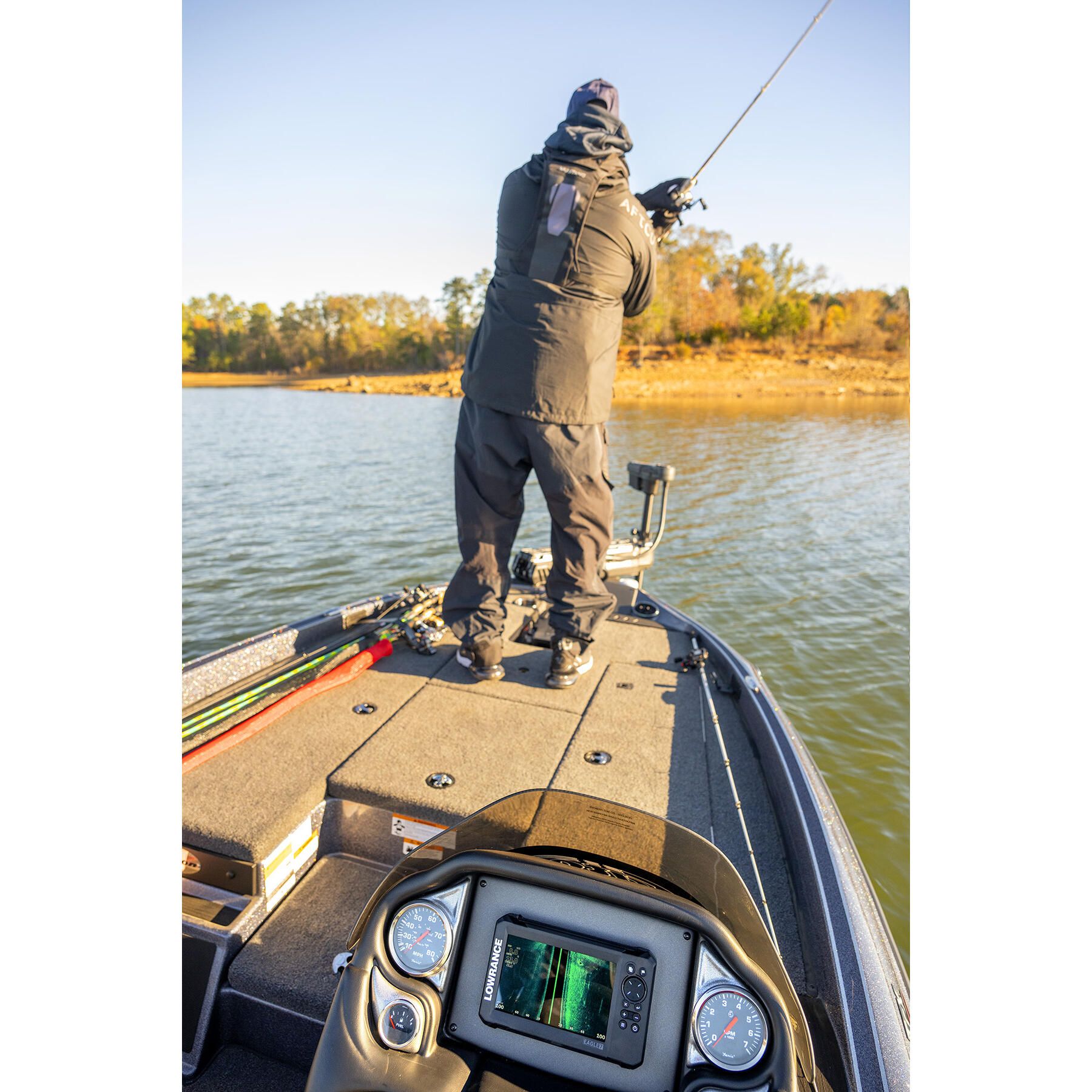 Lowrance Eagle 7 with TripleShot Transom-Mount Transducer and Discover OnBoard Chart (000-16228-001)