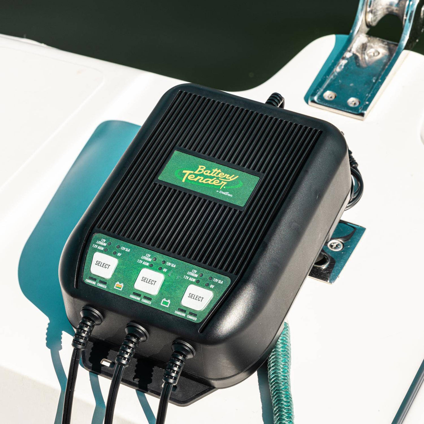 Battery Tender WaveCharge 9  Amp 12V/6V Selectable 3-Bank Marine Battery Charger (022-1003-DL-WH)