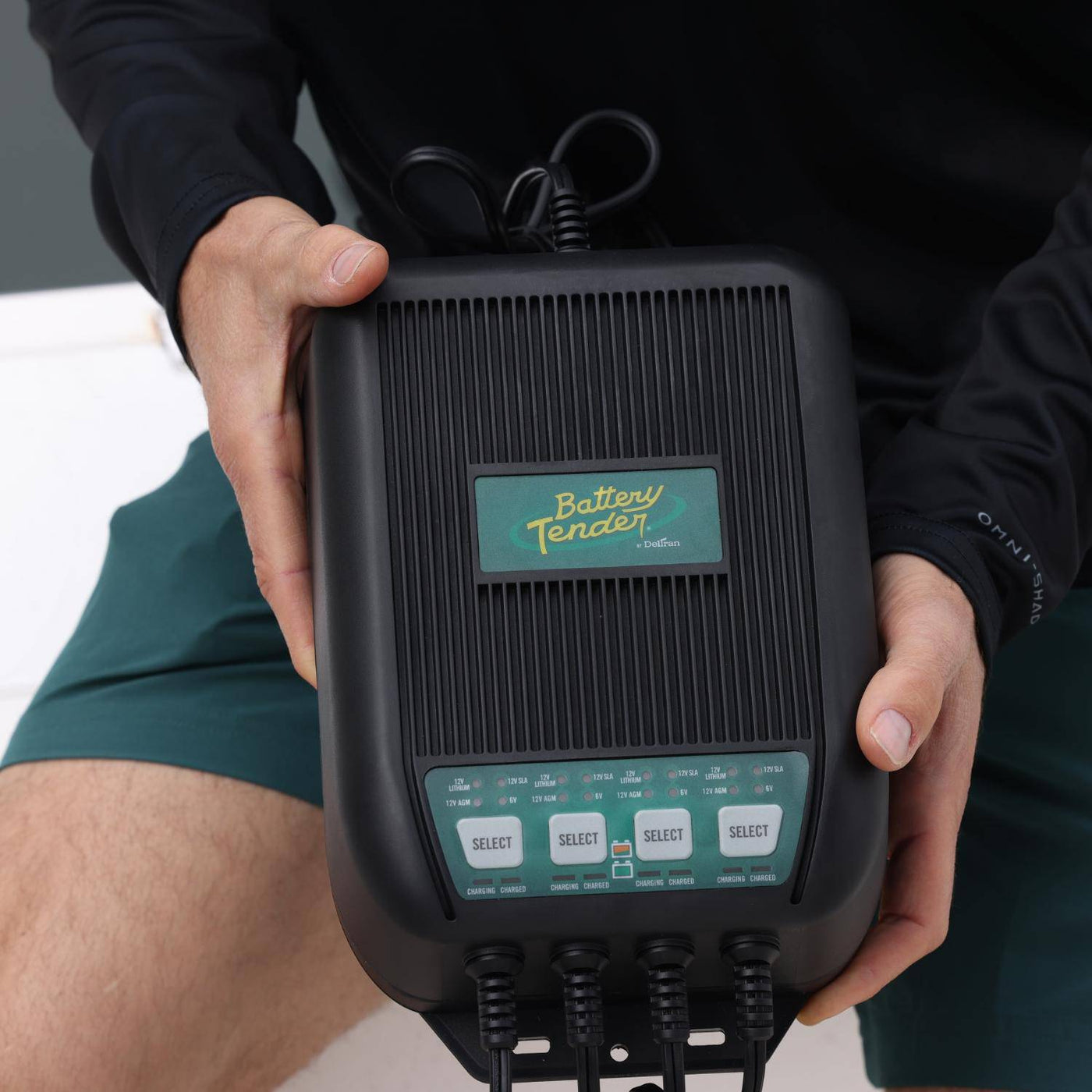 Battery Tender WaveCharge 12  Amp 12V/6V Selectable 4-Bank Marine Battery Charger (022-1004-DL-WH)