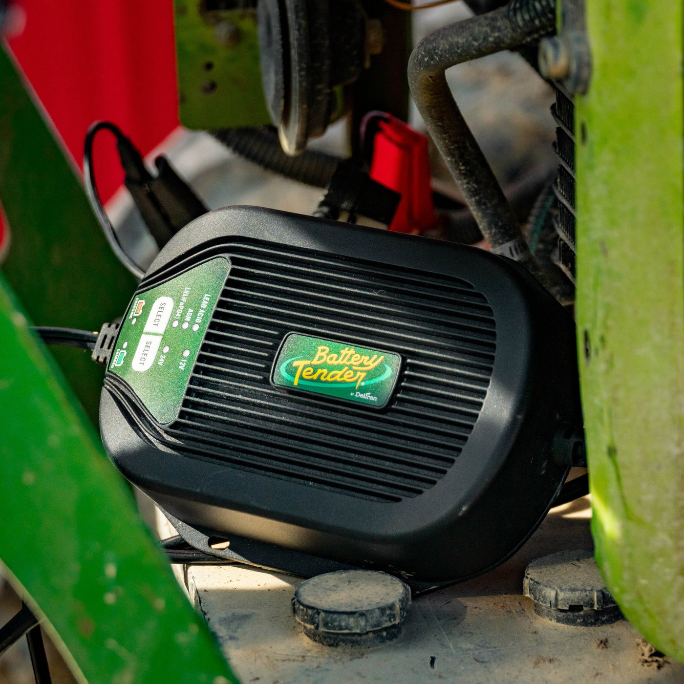 Battery Tender 12V/24V 5/2.5 Amp Weather Resistant Battery Charger (022-0258-DL-WH)