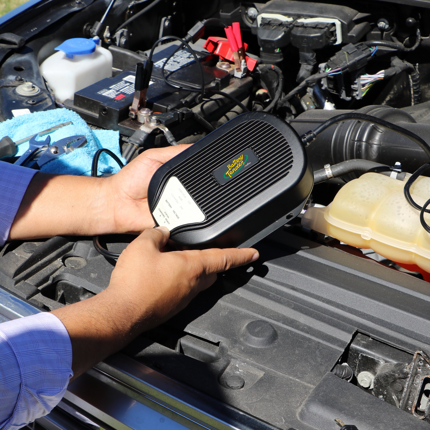 Battery Tender 12V/24V 5/2.5 Amp Weather Resistant Battery Charger (022-0258-DL-WH)