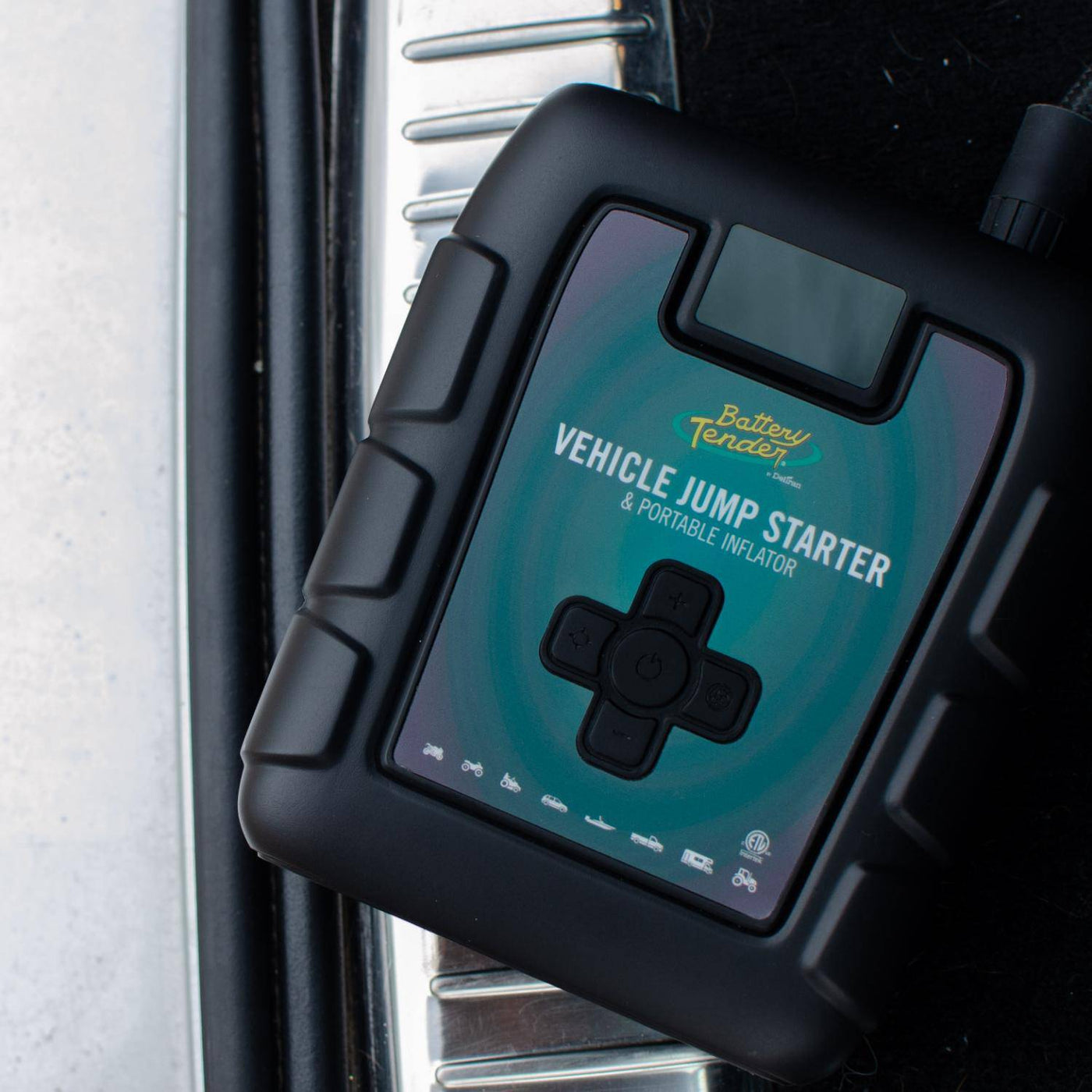 Battery Tender 800 Amp Jump Starter with Tire Inflator (030-3010-WH)